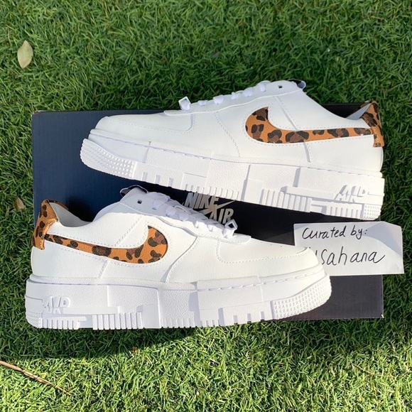 Women’s Air Force 1 pixel white shoes - Picture 2 of 4